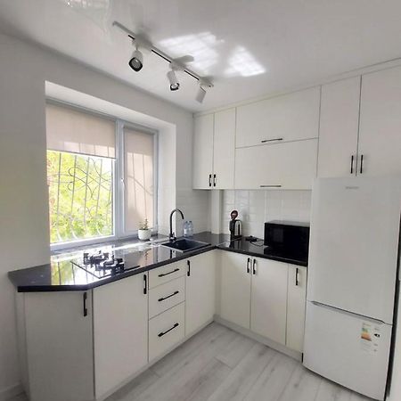 2-Х Комнатная Квартира Taraz Exteriör bild