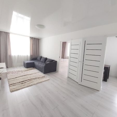 2-Х Комнатная Квартира Taraz Exteriör bild