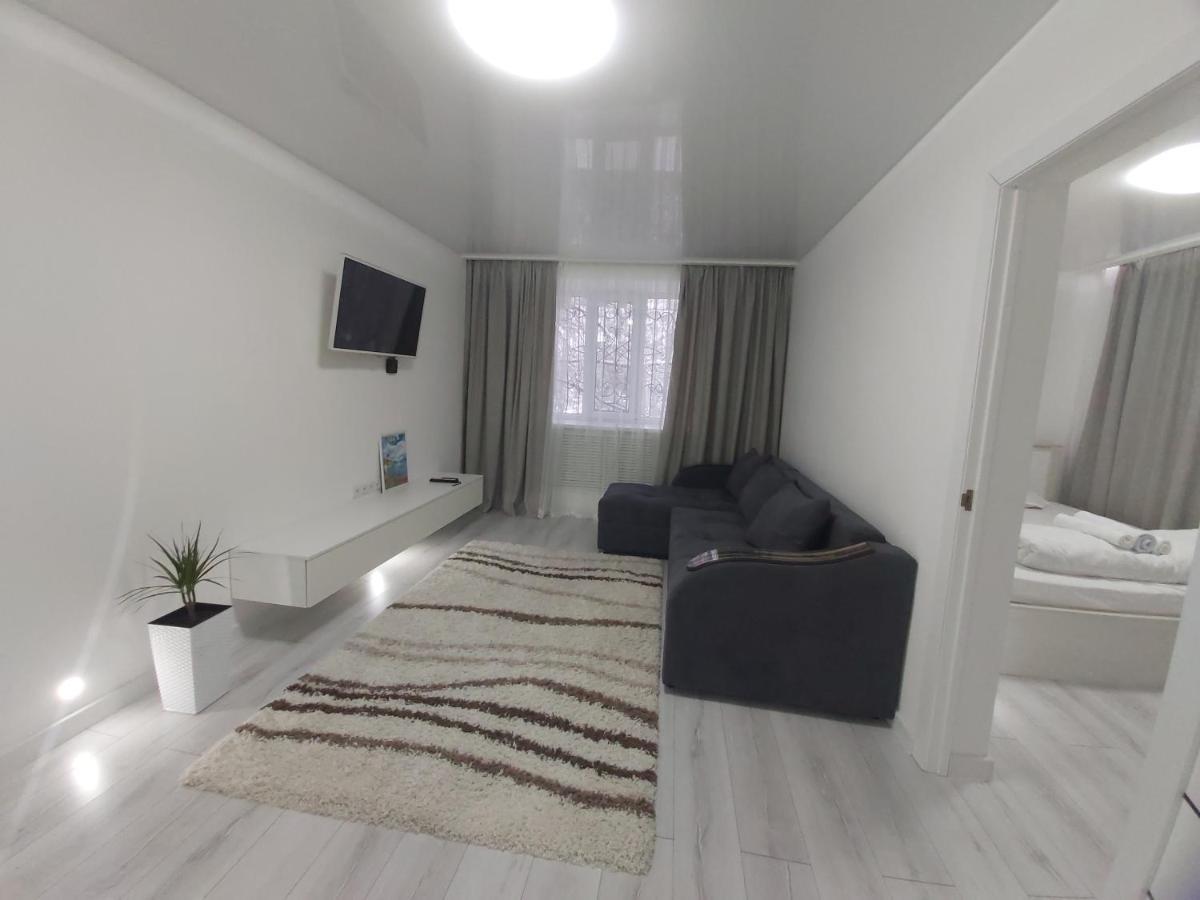2-Х Комнатная Квартира Taraz Exteriör bild