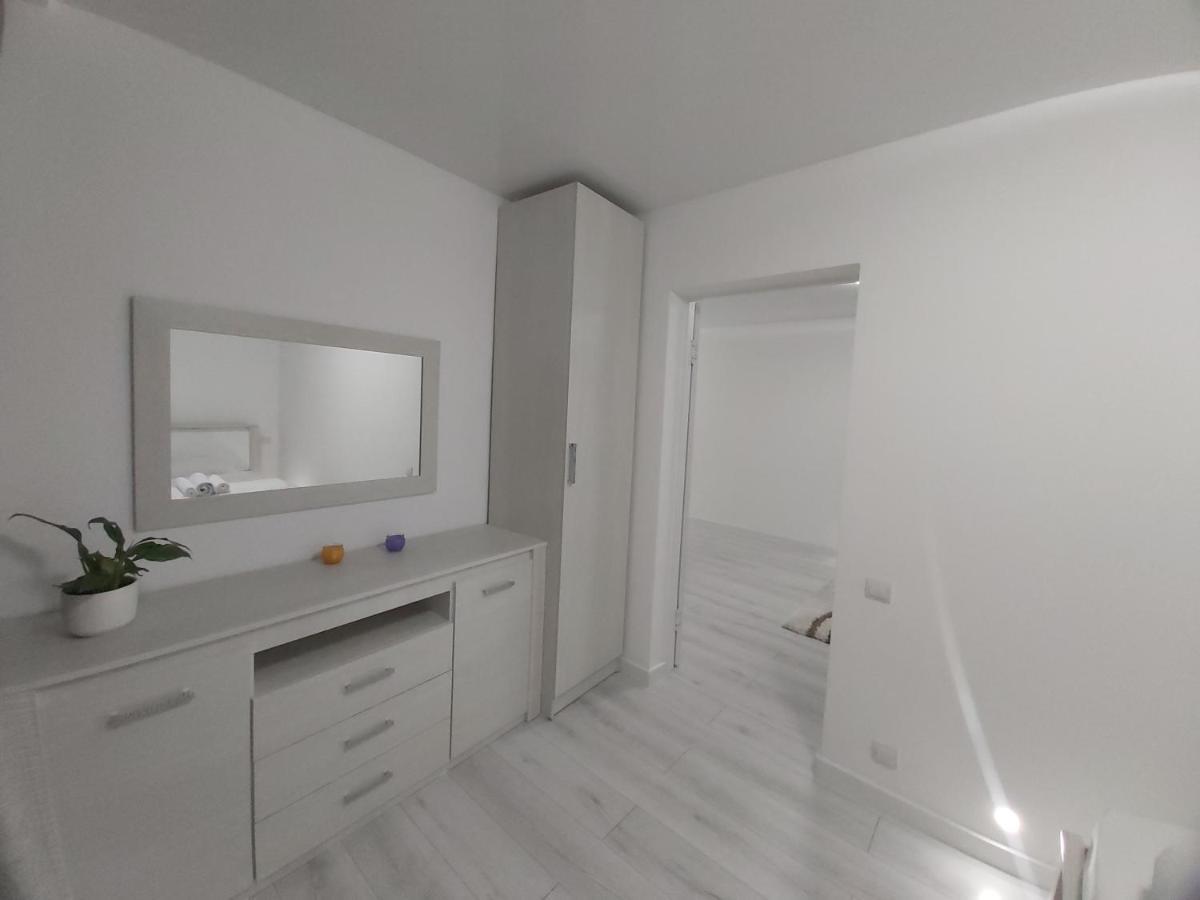 2-Х Комнатная Квартира Taraz Exteriör bild