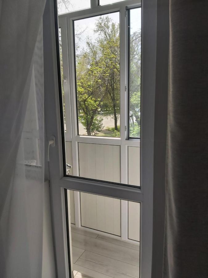 2-Х Комнатная Квартира Taraz Exteriör bild